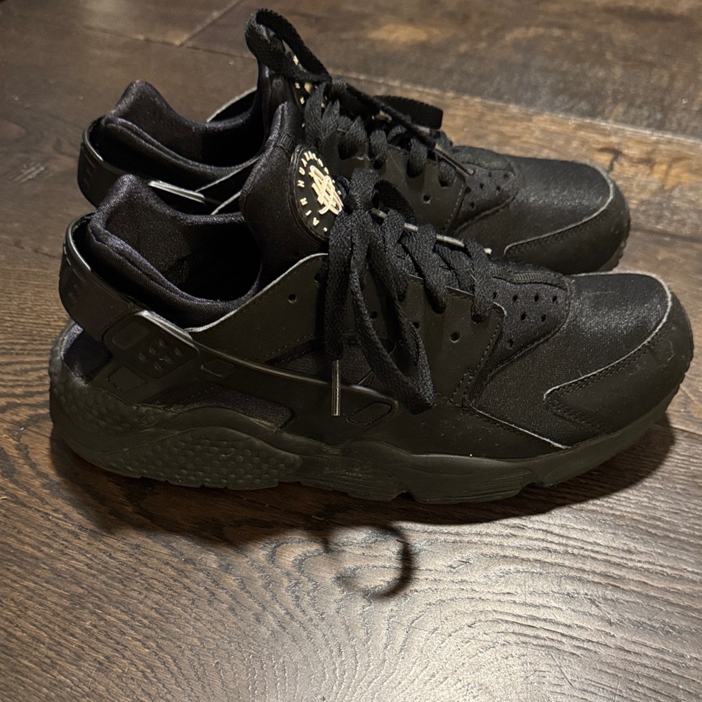 Nike Air Huarache Sneakers - Picture 8 of 17